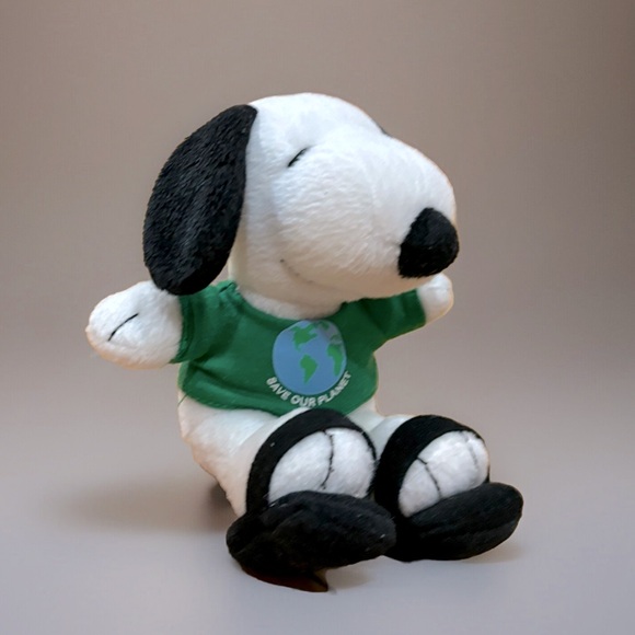 Knott’s Berry Farm Snoopy Plastic Cup And MetLife Plush Bundle - Picture 4 of 5